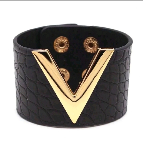 Luxury‎ Black Leather Bracelet with Gold V-Shape Accent Stylish For Woman - Picture 1 of 3